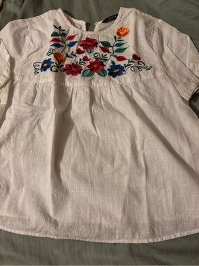 Embroidered Floral Peasant Top in White